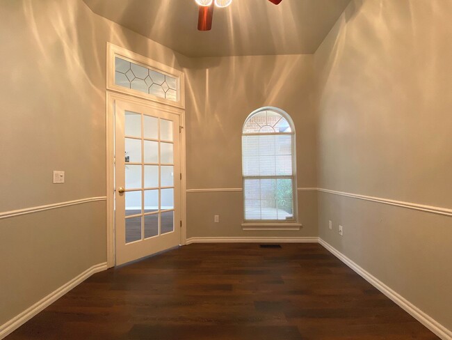 Building Photo - Absolute Dream in NW OKC!!