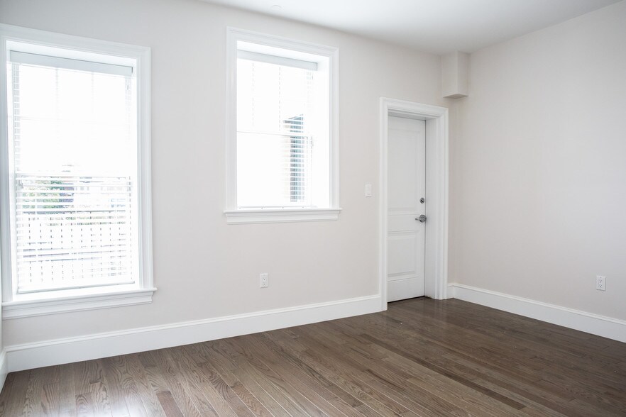 Building Photo - 12 Harvard Terrace