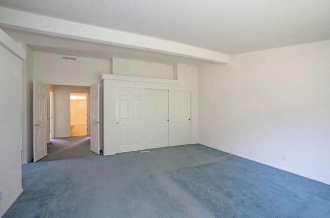 Building Photo - 3-Bedroom Gig Harbor Retreat with Private Setting and Modern Comforts