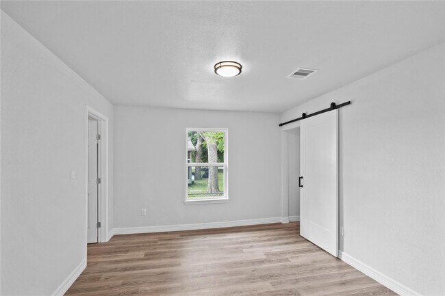 Building Photo - 524 Dunnam Ave