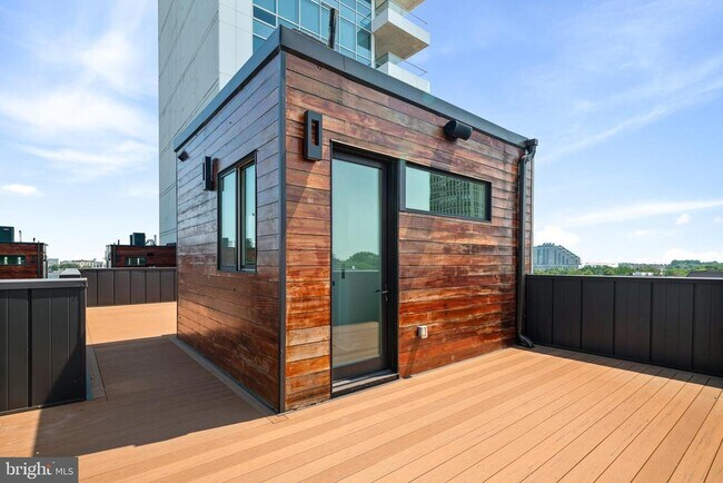 Building Photo - 142 S Front St