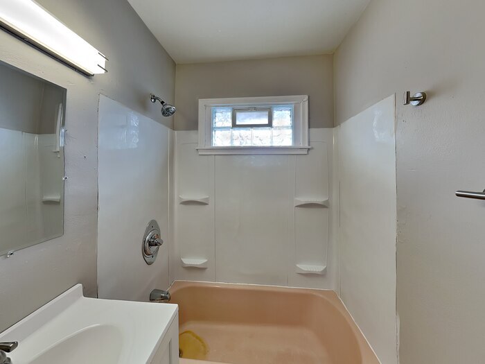 Building Photo - 2092 Bush Ave E