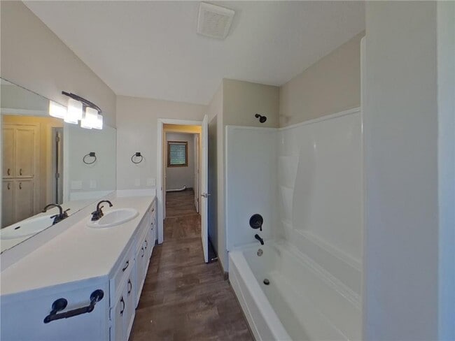 Building Photo - 17311 Sunset Trail SW