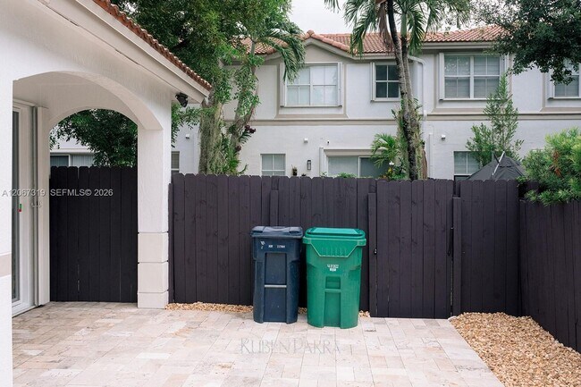 Building Photo - 8167 NW 108th Ct