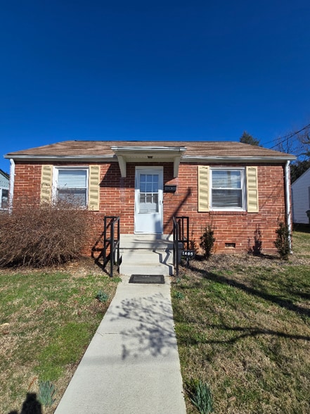 Building Photo - 1405 Newton St