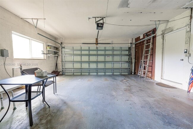 Building Photo - 580 University Dr