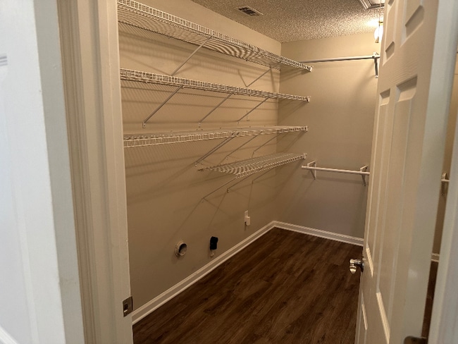 Building Photo - 1633 Summerwoods Cir