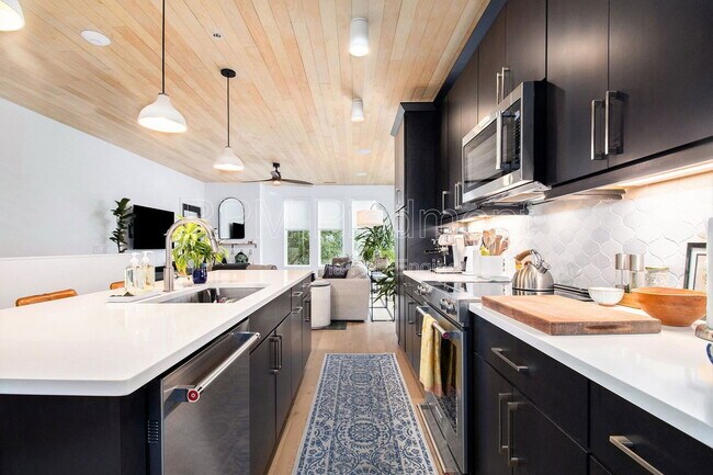 Building Photo - 395 Pratt Dr SE