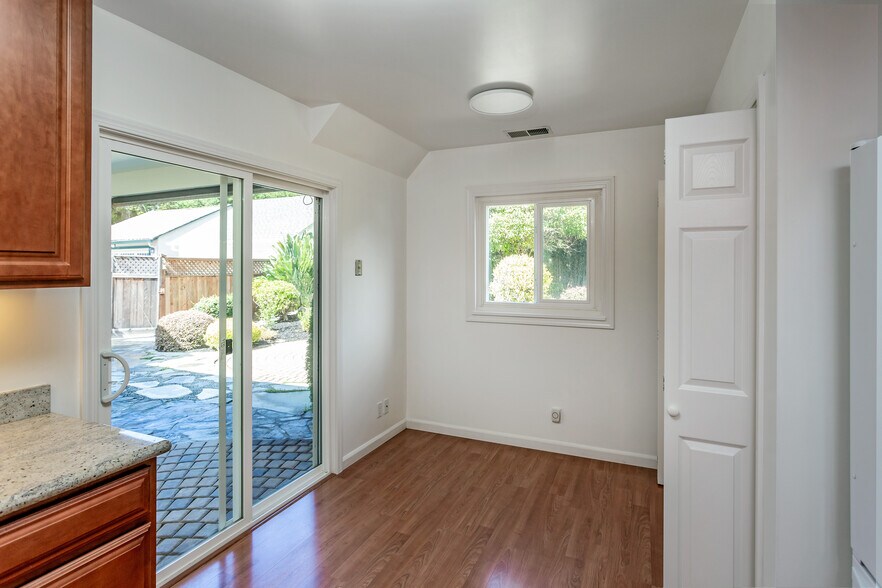 Nook - 940 Sequoia Ave