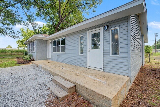 Building Photo - 246 Anderson Rd