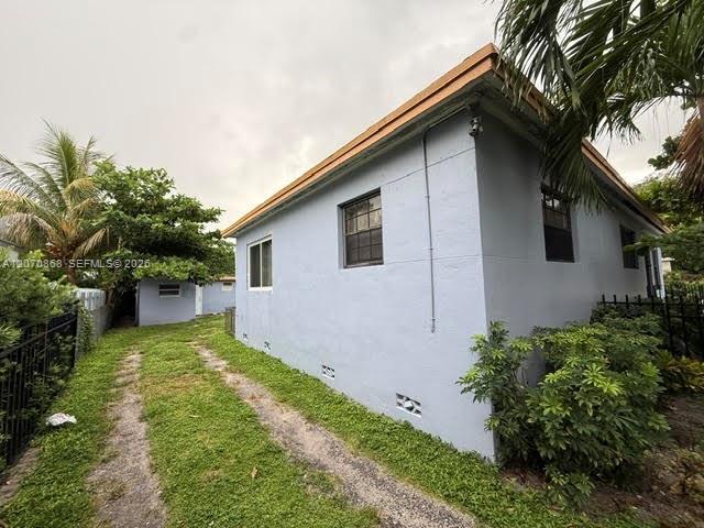 Building Photo - 1060 NW 116th St
