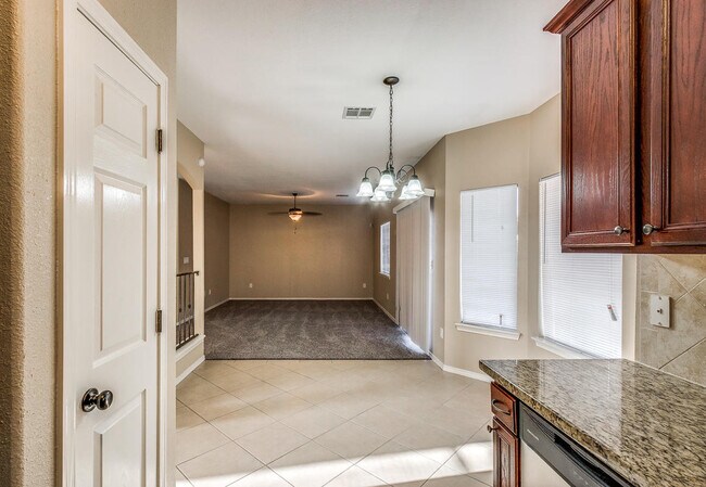 Building Photo - 3172 Hidden Valley Dr