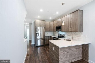 Building Photo - 1752 N Marshall St