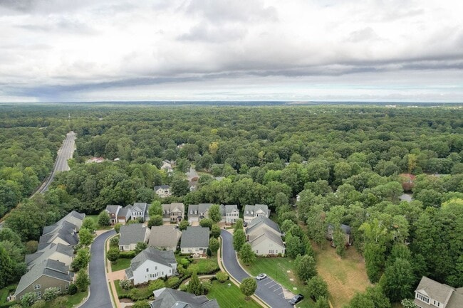 Building Photo - Spacious home in Hopewell