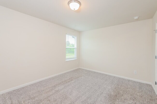 Building Photo - 5834 Un Grv Dr