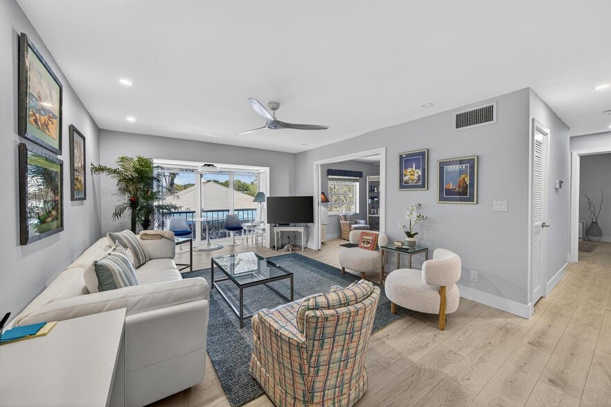 Building Photo - 6429 Bay Club Dr