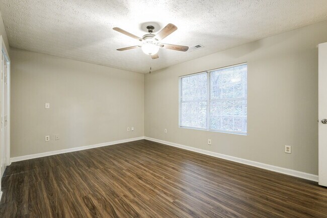 Building Photo - 3296 Goldenchain Dr