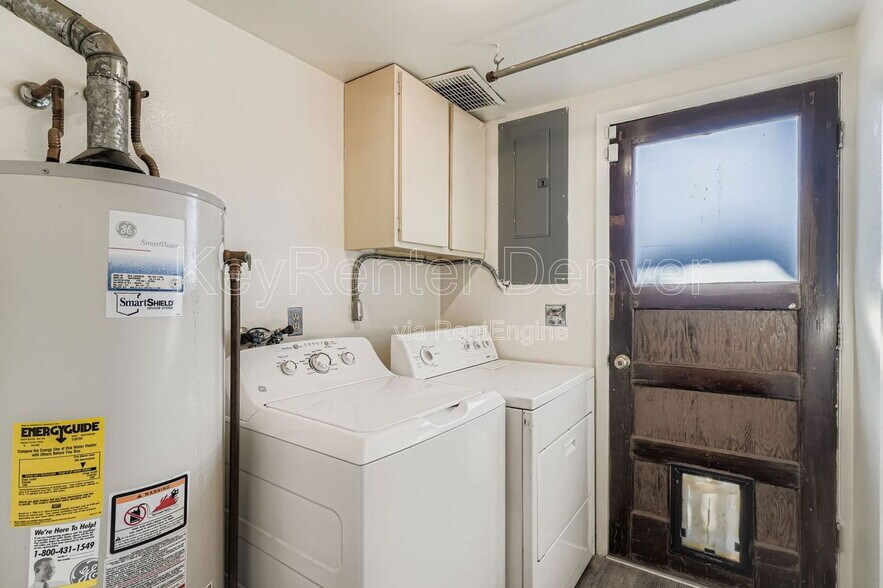 Building Photo - 6529 Van Gordon Ct
