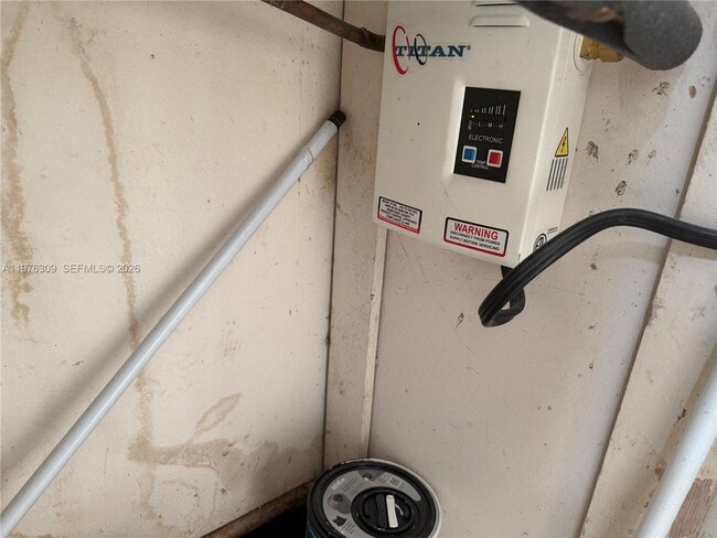 Building Photo - 8100 Sunrise Lakes Blvd