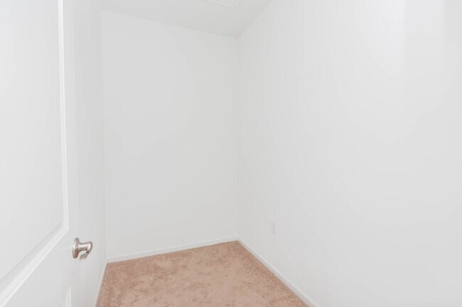 Building Photo - Spacious Condo in Spence Crossing