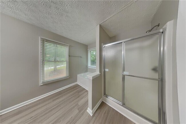 Building Photo - 135 Mill Pointe Dr