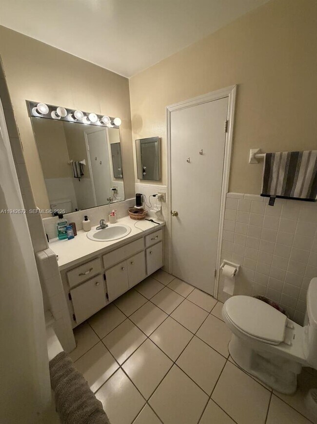 Building Photo - 2424 SE 17th St