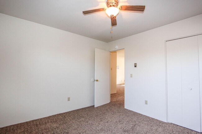 Building Photo - 635 Dameron Dr