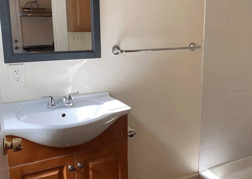 Building Photo - 15 Dodge St