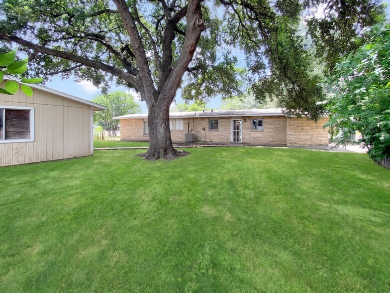 Building Photo - 103 Englewood Dr