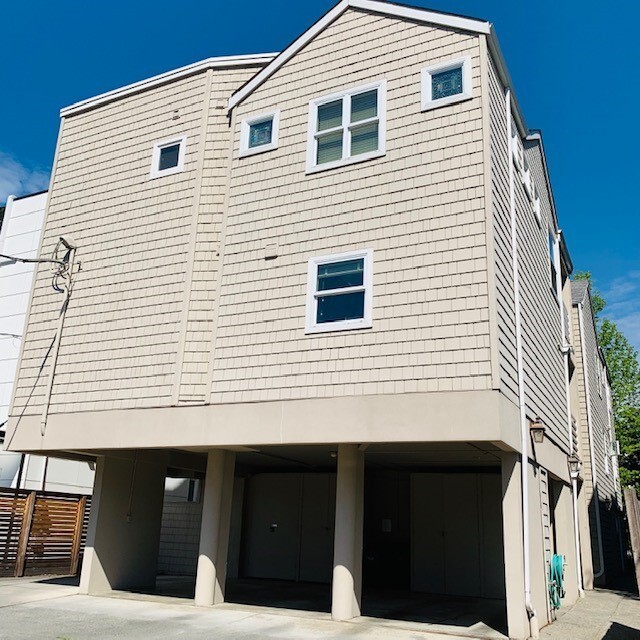 Building Photo - Stunning 2 Bedroom Townhouse Just Steps to...