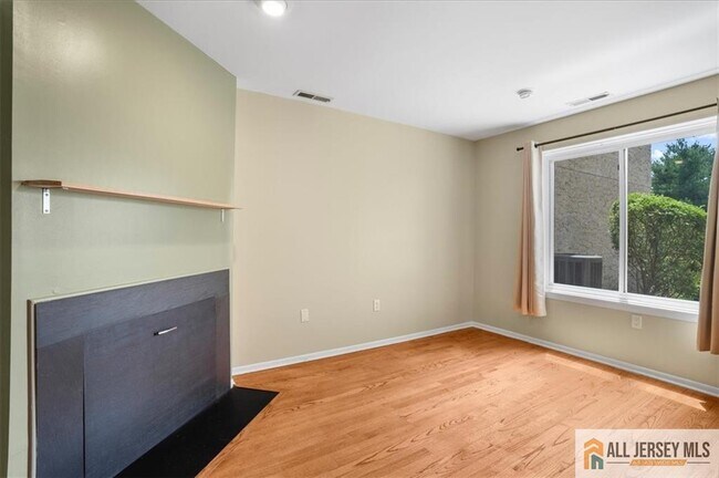 Building Photo - 73 Tennyson Dr