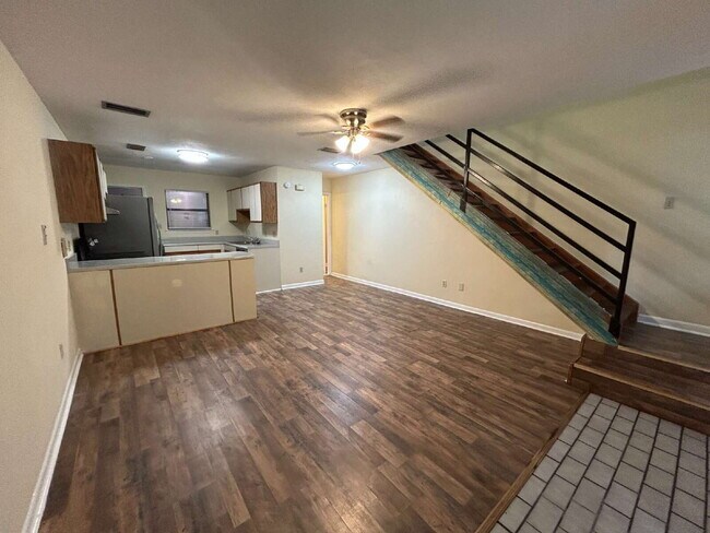 Building Photo - Spacious 2 bedroom townhouse with an additional loft located near TCC!