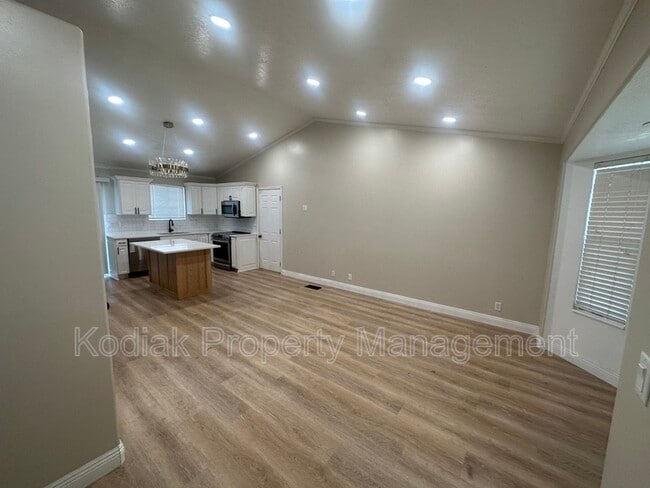 Building Photo - 898 W 1025 N