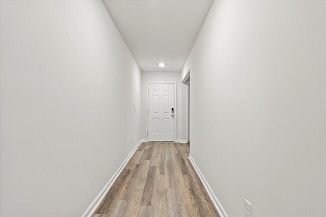 Building Photo - 9948 Sequoyah Cove Dr