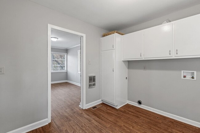 Building Photo - Large Brick Ranch, New Wood Like Flooring Throughout, Just Painted, LR, Den, Sun Room, Carport!