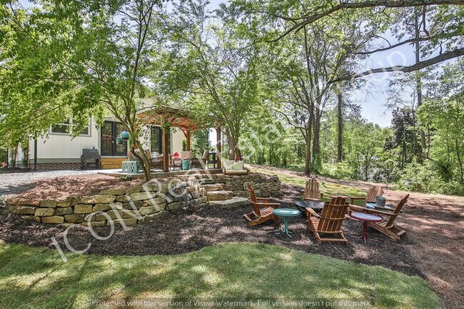 Building Photo - 3/2 Home on large lot in Woodstock