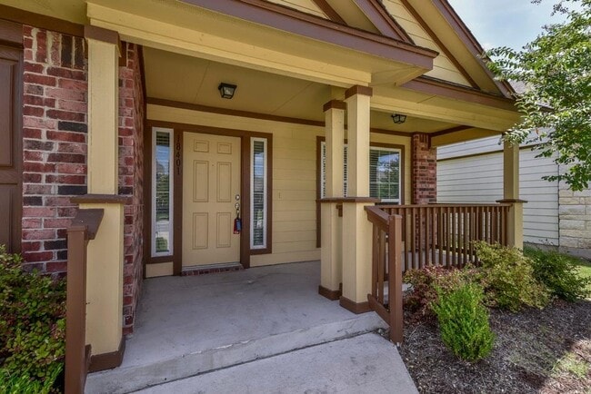 Building Photo - 18401 Friendship Hill Dr