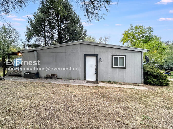 Building Photo - 110 1/2 W Cheyenne Rd