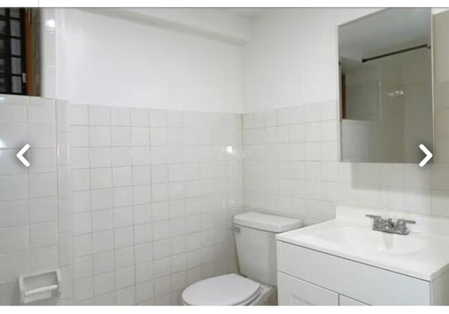 Building Photo - Studio