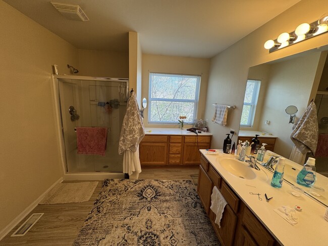 Building Photo - 207 Black Hill Dr