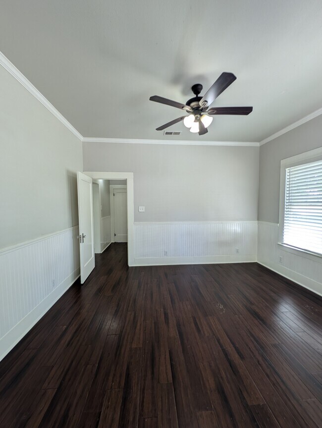 Building Photo - 515 E Elm St