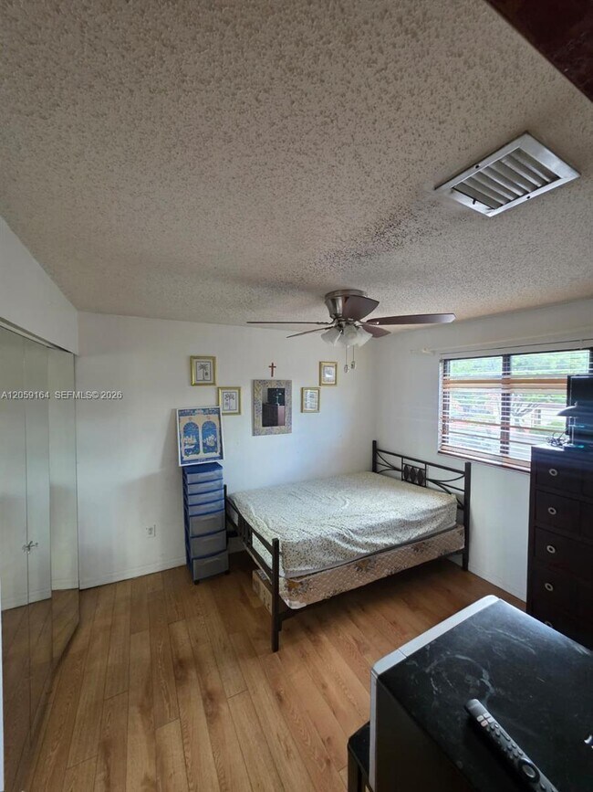 Building Photo - 421 SW 87th Ct