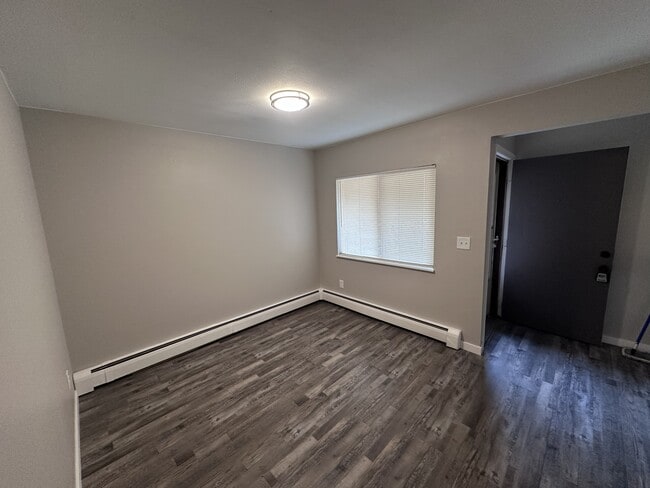 Building Photo - 2805 Riverside Dr