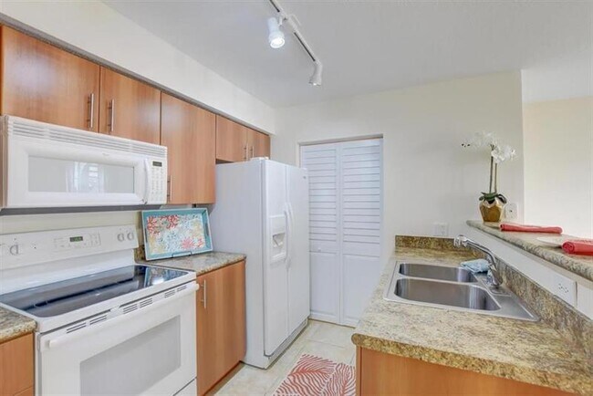 Building Photo - 1000 Crystal Way