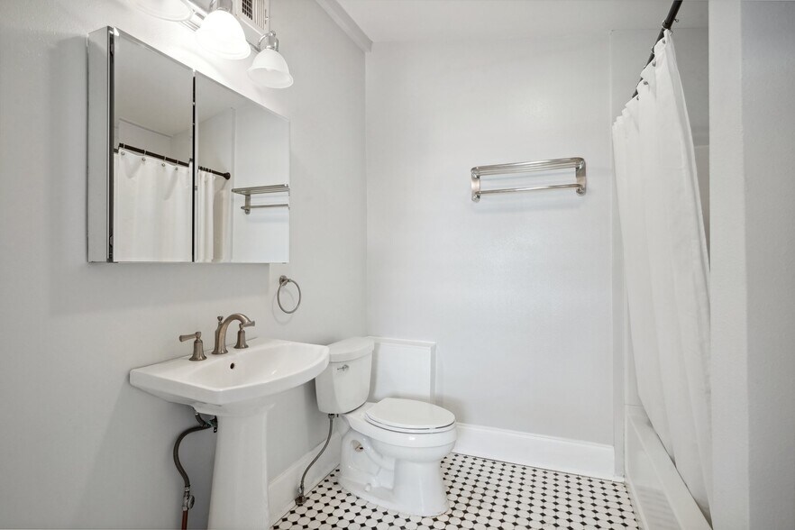 Building Photo - 3980 Annunciation St