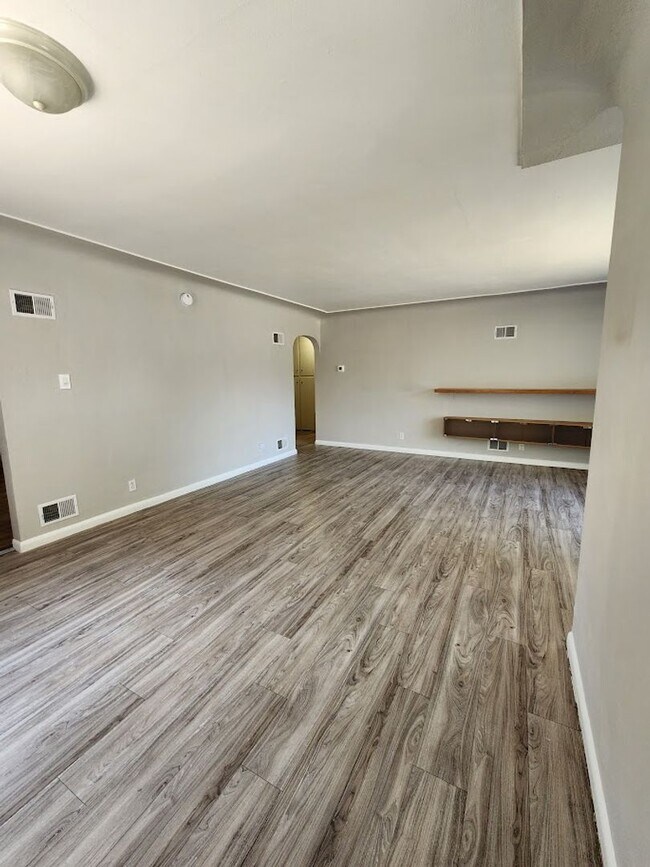 Building Photo - Long Realty & Property Management - Spacious Lakewood Ranch on Oversized Lot Near Light Rail