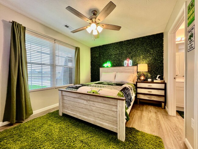 Building Photo - NEW Farmhouse Retreat Rustic decor and Cozy vibes!