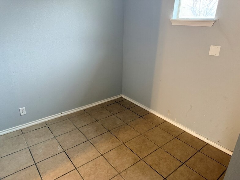 Building Photo - 2 Star Cir