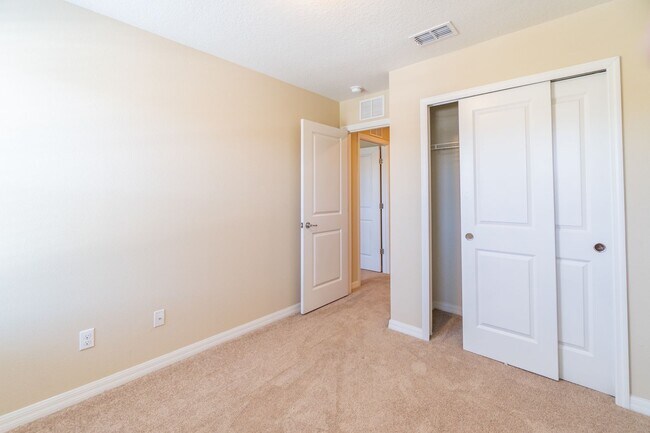 Building Photo - Beautiful Energy Efficient 3/2.5 Townhome ...