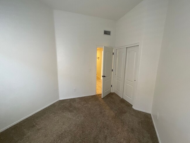 Building Photo - Gated community near Sabino Canyon/Tangue Verde